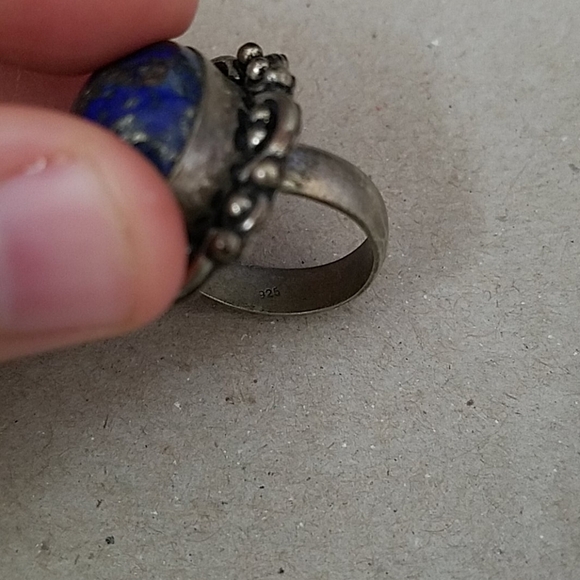 Vintage Sterling Silver and Oval Lapis Ring - Picture 5 of 7